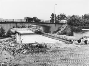 Het begin van de Ruishornlaan. Na eeuwen krijgt de Poelpolder een andere ontsluiting dan de drie Poellanen. (Fotograaf onbekend, 1969.)