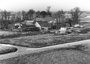 Boerderij Langeveld, gefotografeerd vanuit de flat aan het Rembrandtplein. (Fotograaf onbekend, jaren zeventig.)
