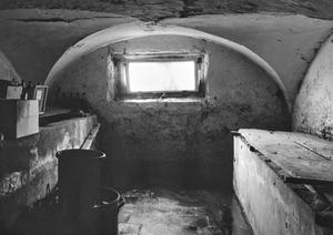 De kaaskelder van boerderij Langeveld. (Fotograaf onbekend, 1958.)