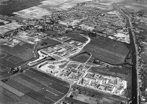 Luchtfoto van de Poelpolder in 1970. De Ruishornlaan wordt aangelegd. (Fotograaf onbekend, 1970.)