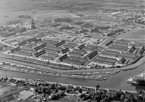 De componistenbuurt op een luchtfoto, genomen vanuit Lisserbroek. (Noord-Hollands Archief, collectie Fotopersbureau De Boer, 1974.)