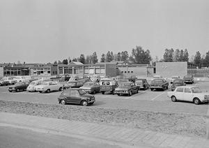 Basisschool De Poeleway aan de Ruishornlaan. De school stond op de locatie van de in 1970 gesloopte boerderij Poeleway. (Noord-Hollands Archief, collectie Fotopersbureau De Boer, 1971.)