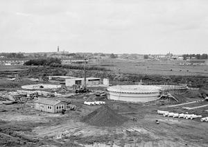 Bouw van de rioolwater-zuiveringsinstallatie van het hoogheemraadschap Rijnland. (Noord-Hollands Archief, collectie Fotopersbureau De Boer, 1971.)