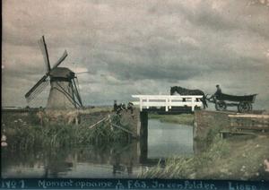 Foto van de brug over de 1e Poellaan. De polder was eeuwenlang alleen bereikbaar via drie Poellanen. (Foto: Leendert Blok, 1927.)
